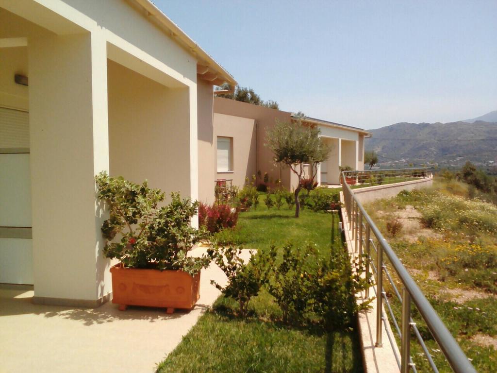 Aksos Suites Accessible Accommodation Agia  Exterior photo